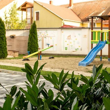 Апартаменты Platina Apartman Шарвар Экстерьер фото